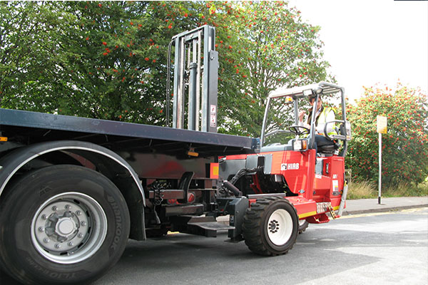 Truck Mounted Forklifts Leeds Moffett Mounty Trailer Logistics